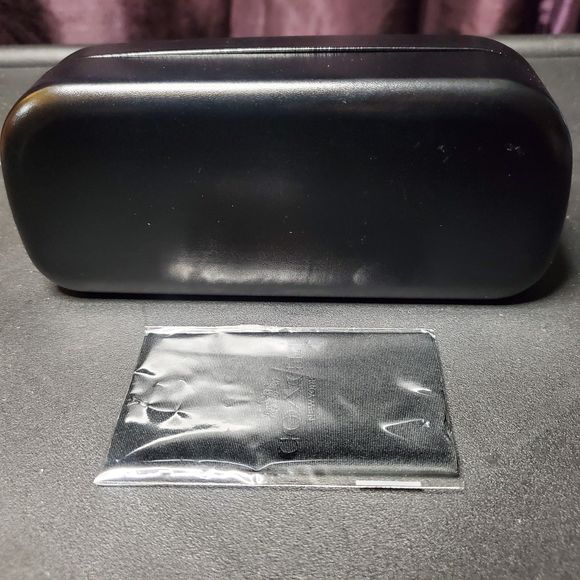 Coach Black Leather Sunglasses Large case - Picture 4 of 6